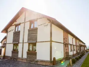 Country Court