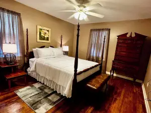 Charming 3-bedroom, spacious home conveniently located near Tuskegee University