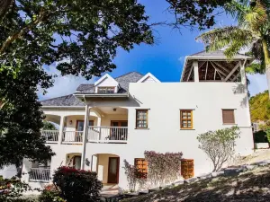 Nonsuch Bay 3 Bedroom Duplex Private Apartment, Steps from Our Private Beach