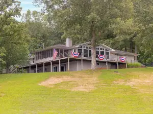 4-bedroom Waterfront Home on Lake Barkley at Eddy Creek Marina Resort.