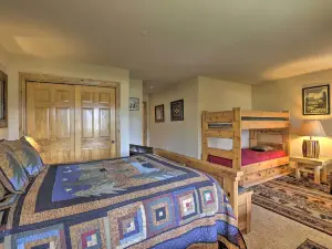 7 Mi to Copper Mtn: Condo w/ Deck & Stunning Views