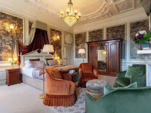 The Royal Hotel