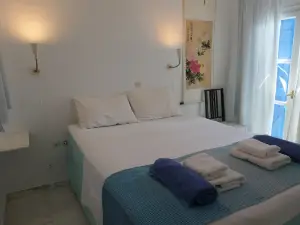 Charming Naxos Villa, Ocean Views, Modern Comfort, Tranquil Escape