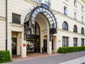 Disneyland Deluxe Flat, Outside Pool, Climatisation, 1 Min to Disney Parks