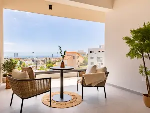 Sanders Eduardovich - Lovely 2-Bdr with Balcony