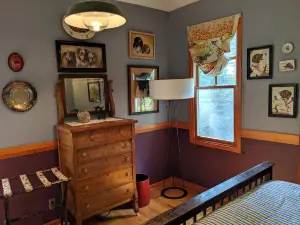Walk to Private Beach, Great screened porch, Chefs kitchen, Open beam design