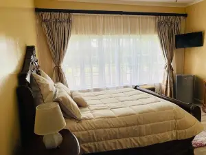 Repose offer cozy,quite space suitable for business , family, retreats getaways!