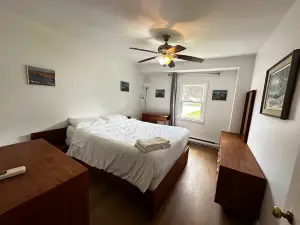 Cozy Tranquil Cottage Living -Beautiful Green Areas -River access from backyard!