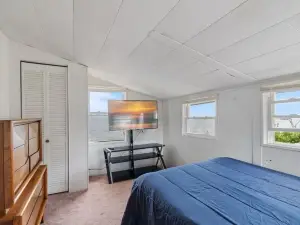 Cozy Lake house in Hilton with beach access.