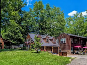 Woodland Spa Sanctuary: Delaware Home w/ Swim Spa