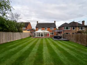 Stunning Sea View Flat on The Leas – Panoramic Estuary Sunsets, Steps to Beach