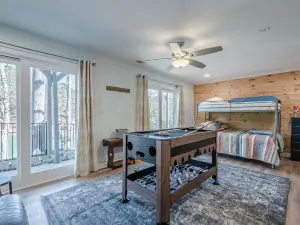 Lakefront Luxury - Boat Slip - Kayaks - Game Room