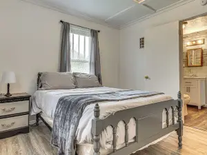 1 Mi to Park & Lake! Charming Retreat in Sullivan