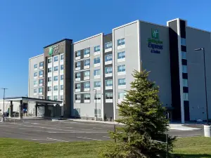 Holiday Inn Express & Suites AURORA by IHG