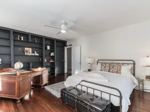 Luxe WATERFRONT Home - Welcome to The Foxtail