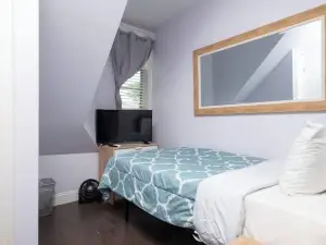Stylish 6-Bedroom Home Near Boston – Dual Units, Yard & Parking Included!
