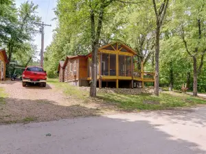 Boat Launch and Screened Porch Warsaw Cabin Retreat