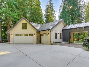Wfh-Friendly Gem w/ Creek: 4 Mi to Sammamish Trail