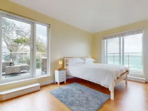 Superb Panoramic Sea Views Sleeps 10 Pet Friendly