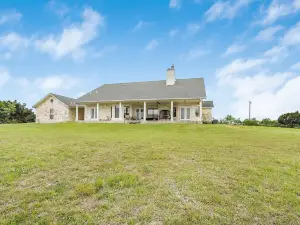 Family Ranch on 14 Acres +Wiffle Ball & Disc Golf Course and Large Game Room