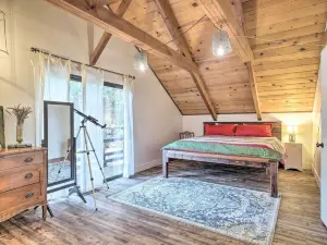 Walk Downtown: Arnold Cabin w/ Large Deck!