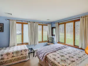 Hawley Home w/ Deck: 4 Mi to Berkshire East Resort