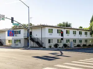 Motel 6 Modesto, CA - Downtown