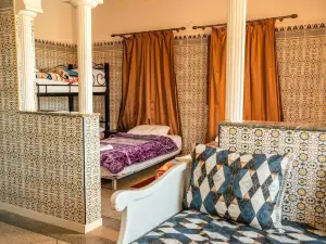 Asafar Apartments & Hostel