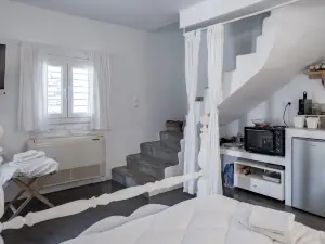 Kyon Beach Suites Kythnos