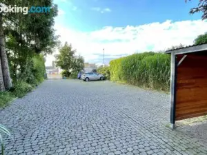 Erholsame City-Erdgeschosswohnung Mit Veranda, Grill Und Parkplatz D46EG