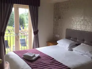 Strawberry Bank Hotel, NEC