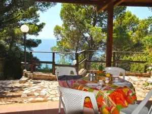 Marilena cottage between sea and nature
