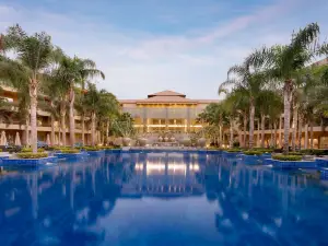 Dusit Thani LakeView Cairo