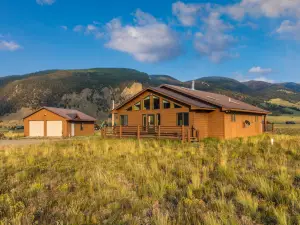 Charming Mountain Home with Scenic Patio and Whirlpool Tub - Inviting Retreat