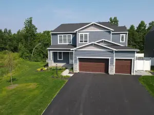Modern Spacious 6-Bedroom - Track Season Retreat - 20 min from Track