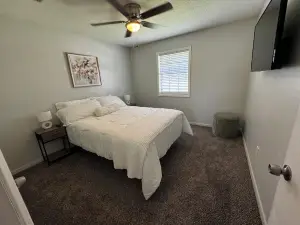 Cozy & Clean Batesville Stay Near Lyon College, Hospital, and Community Center