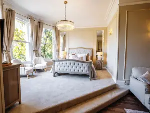 Woodland Manor Hotel
