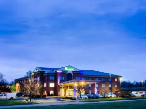 Holiday Inn Express & Suites SHELBYVILLE by IHG