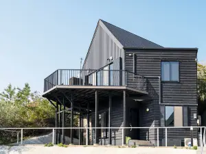 Goshikihama Villa