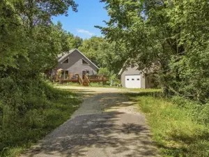 Modern luxury cabin just minutes from Downtown Viroqua.