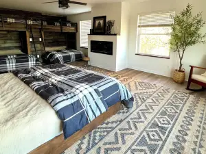 Powder Ridge Ski Hill Area! Spacious & Secluded 6-bedroom cabin/house  Kimball