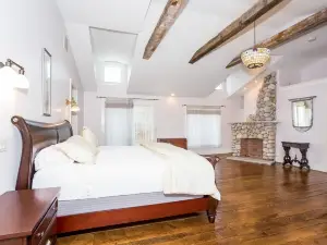 Looking for a HUGE family reunion house, Corporate Holiday Events