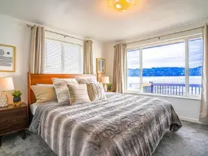 Waterfront Retreat, Relaxation, Fun in Hood Canal
