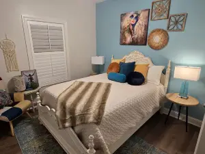 The Sugar Shack Cottage with Hot Tub