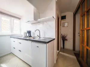 M & J Central Suites