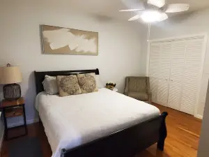 Cozy 3bdr Free parking/Wifi, 5 min to Encore  Close to Boston,Cambridge ,Salem