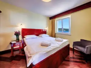 Seafront Apartment Duo