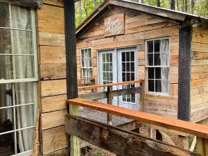 Fern Hollow Treehouse, rustic escape cozy romantic