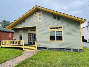 Lil E's Pad #1 -The ultimate Adirondack apartment for two.