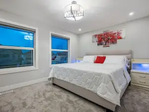 Executive Space for Everyone (King beds Come Stay Refreshed, Renewed & Reset.